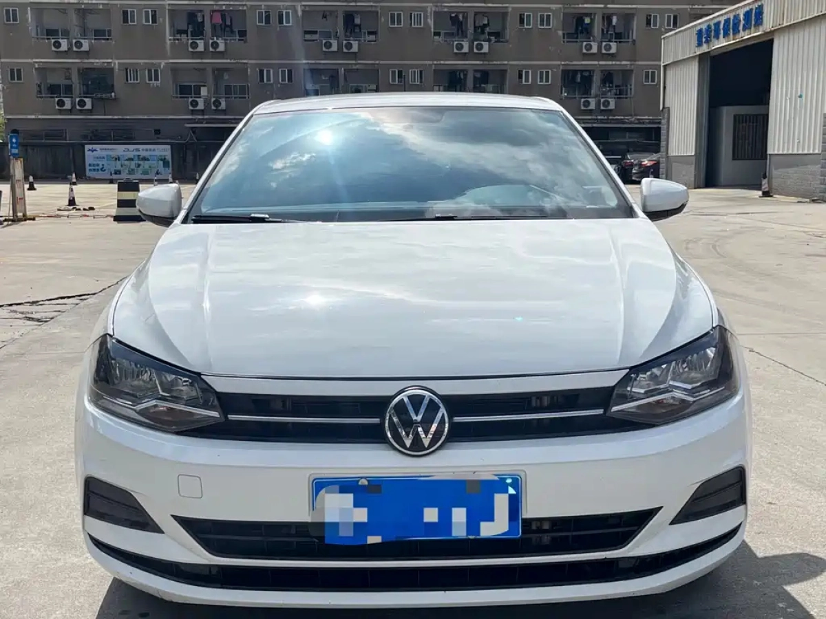 VOLKSWAGEN POLO