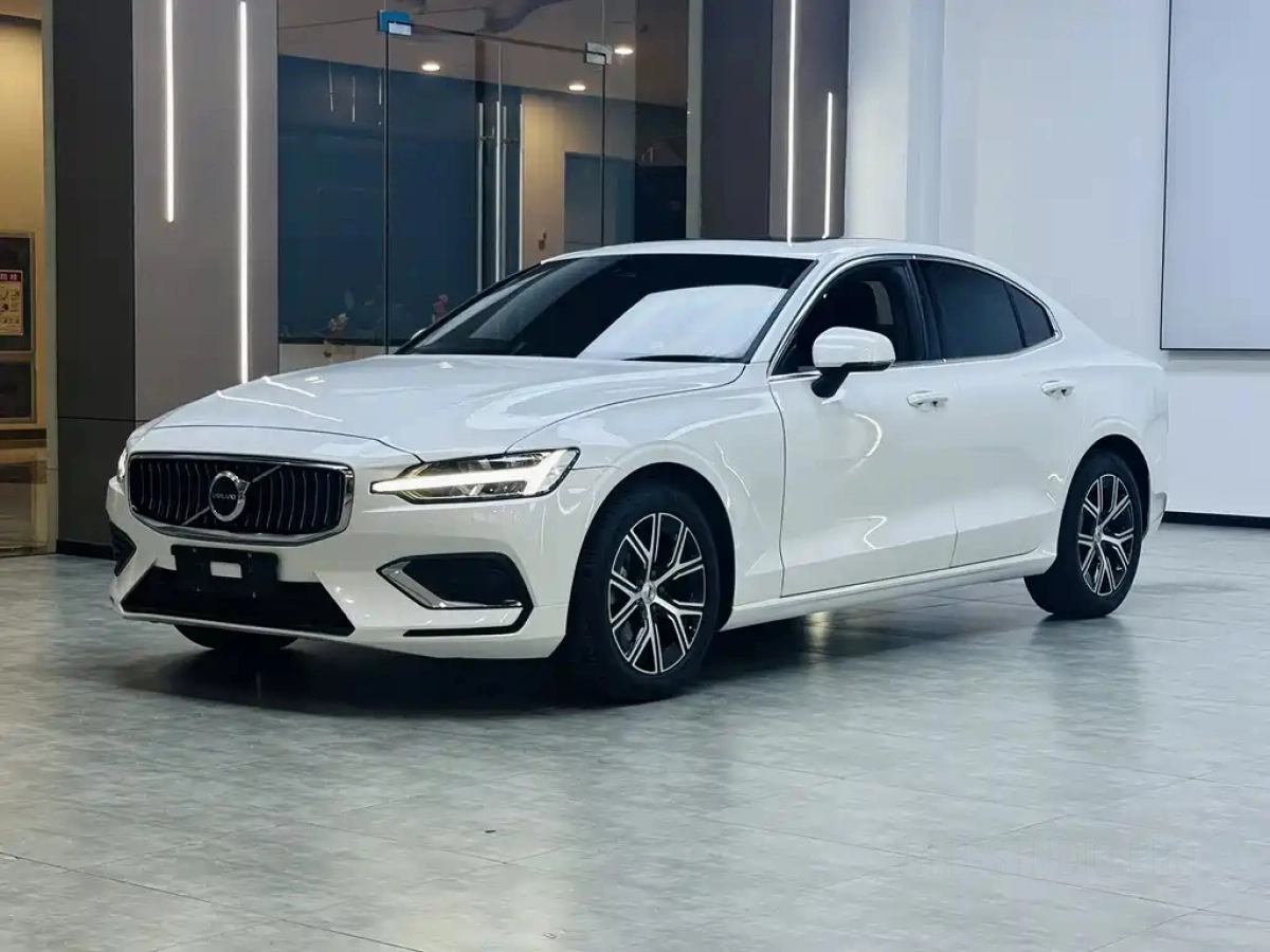 VOLVO S60  2024