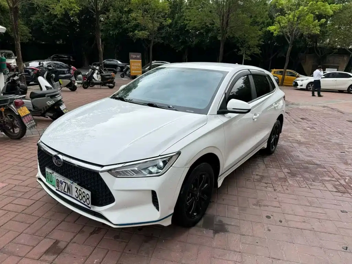 BYD E2