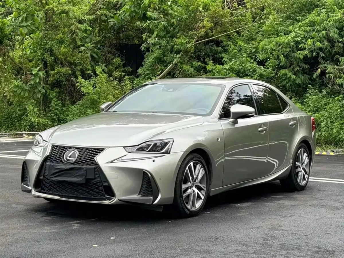 LEXUS IS