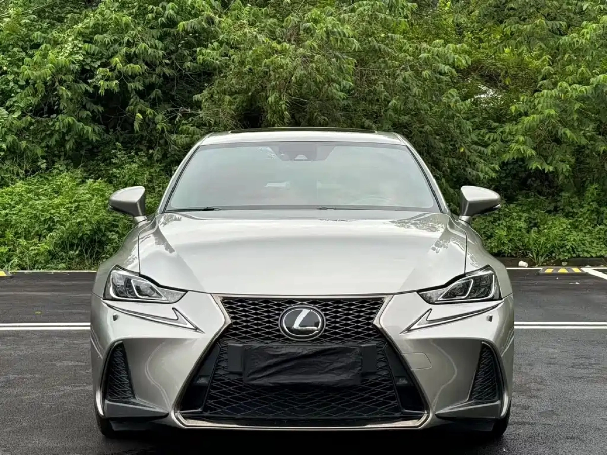 LEXUS IS