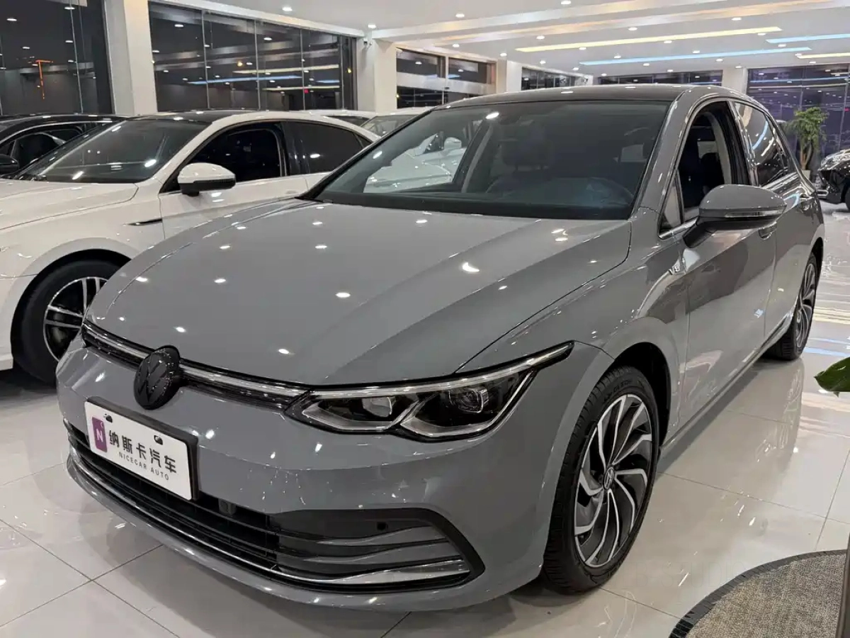 VOLKSWAGEN GOLF  2023