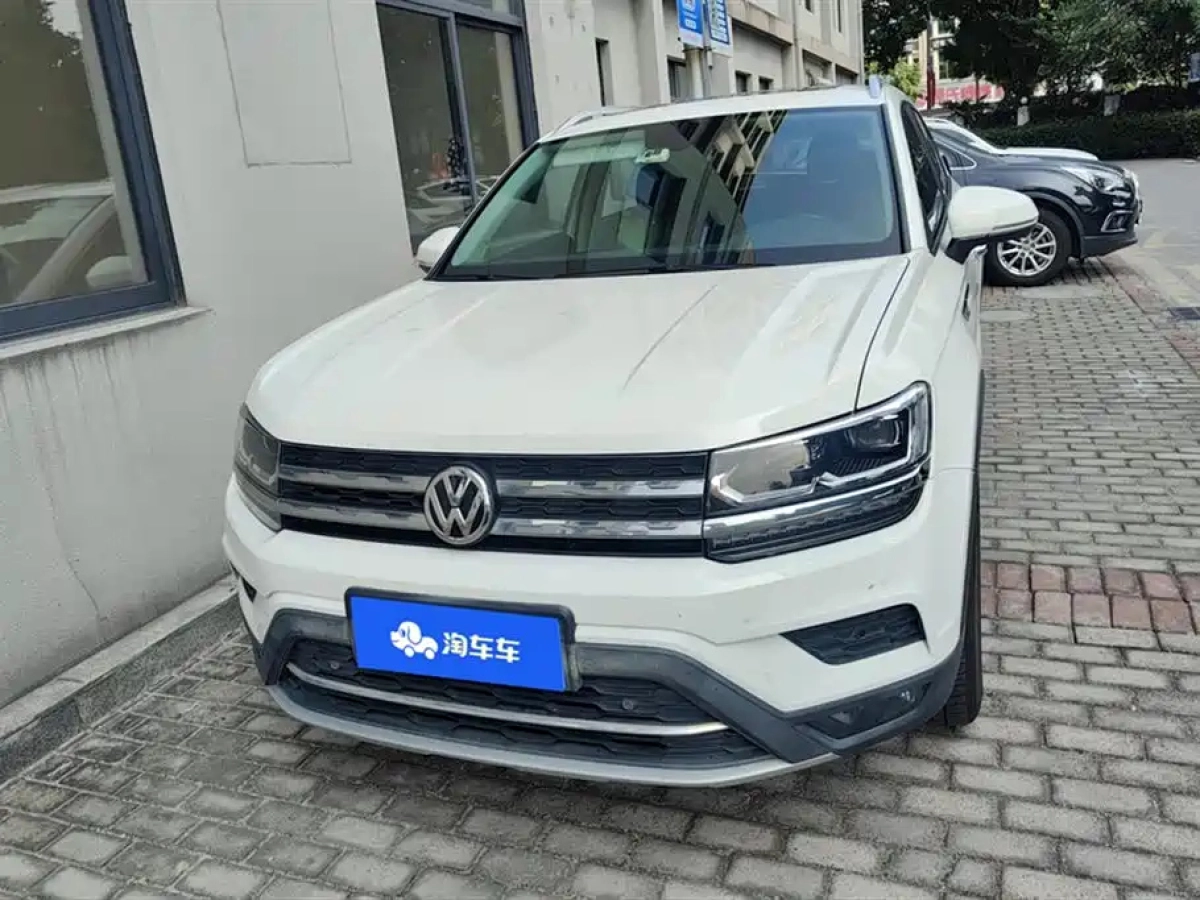VOLKSWAGEN THARU