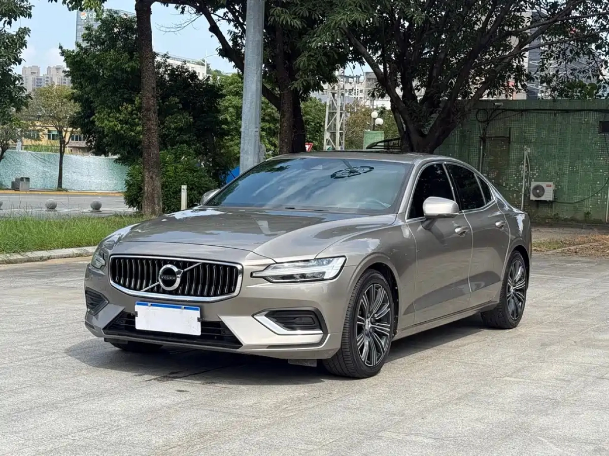 VOLVO S60  2021