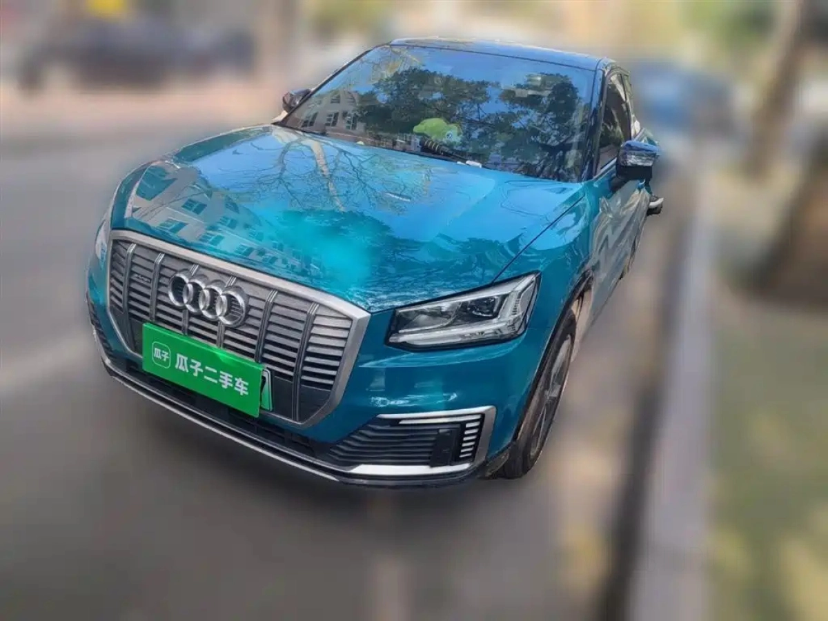 AUDI Q2L E-TRON