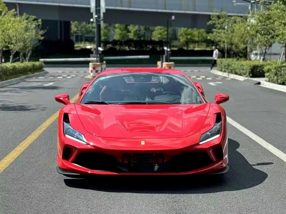 FERRARI F8