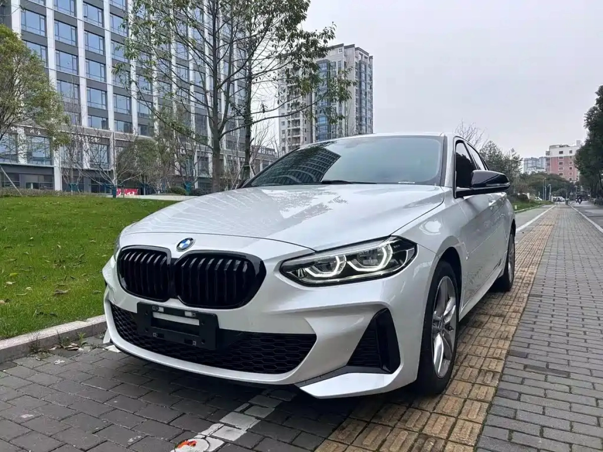 BMW 1-SERIES  2023