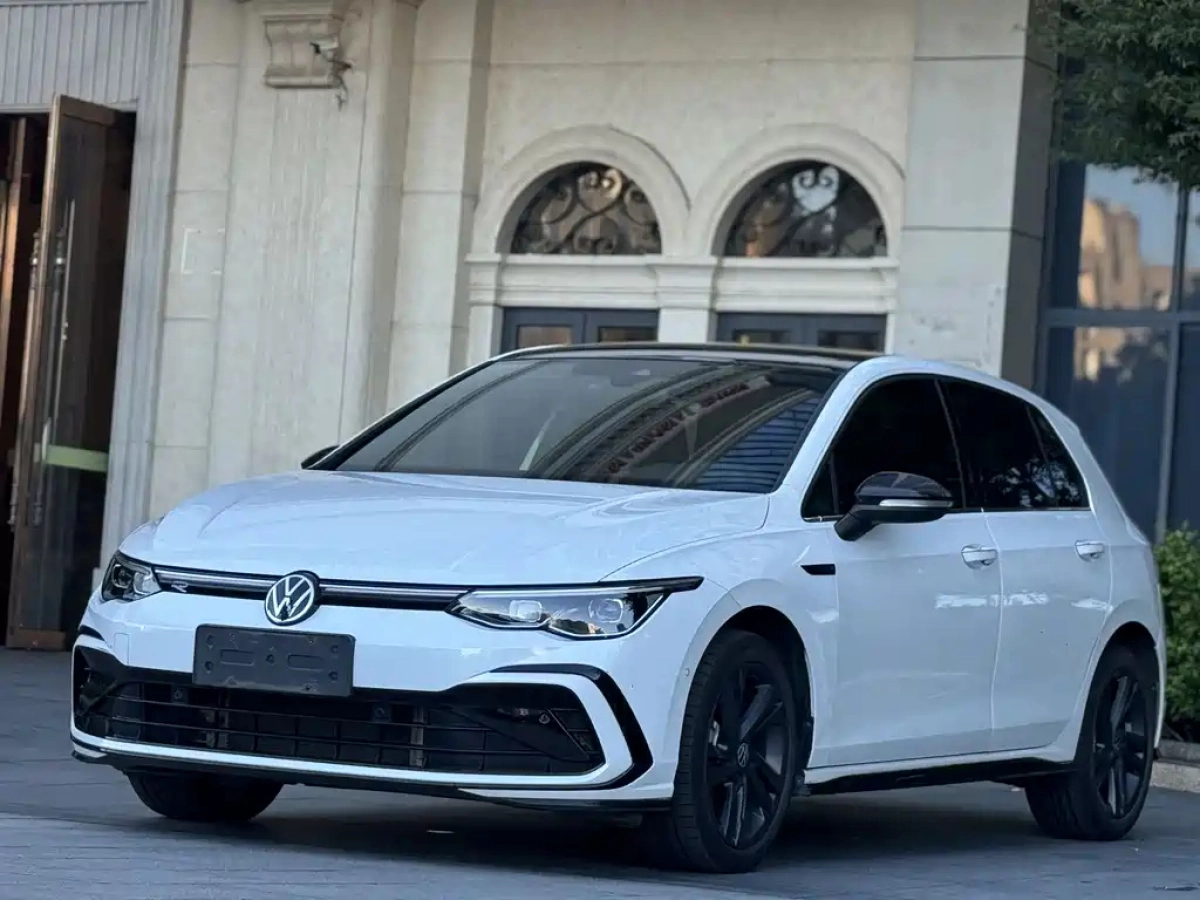 VOLKSWAGEN GOLF  2022