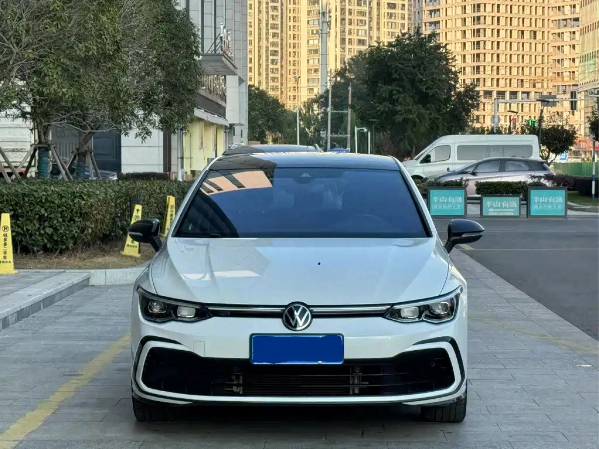 VOLKSWAGEN GOLF