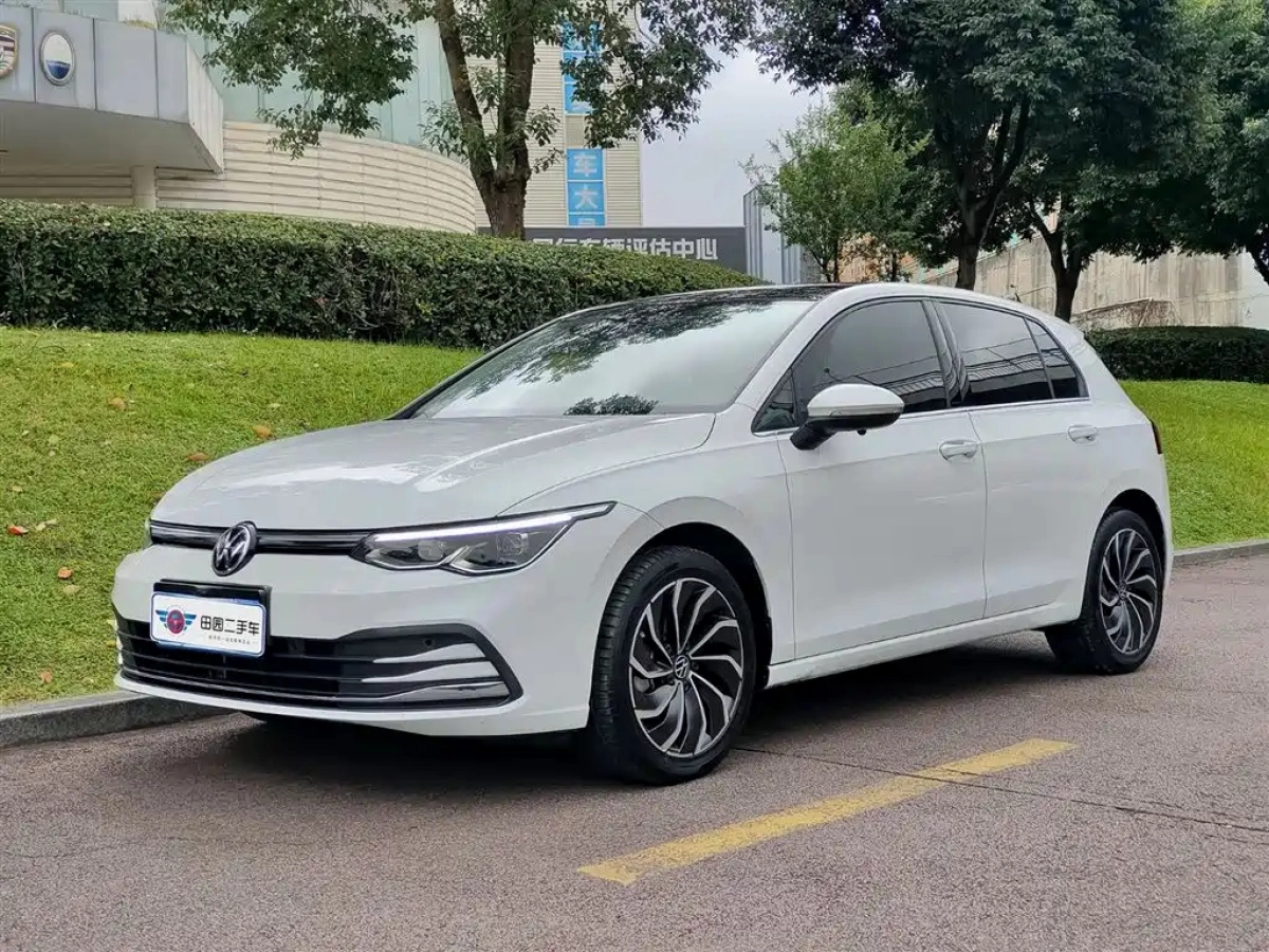 VOLKSWAGEN GOLF  2023