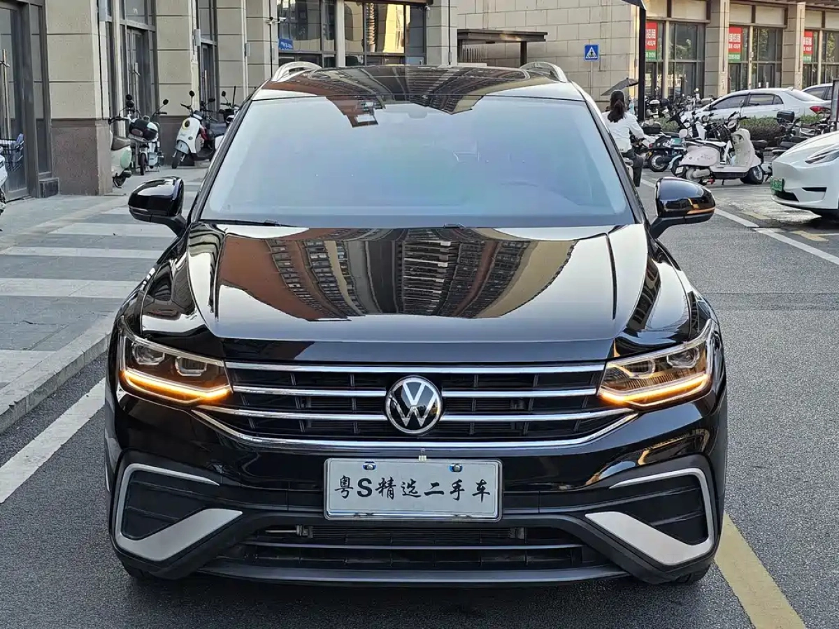 VOLKSWAGEN TIGUAN L