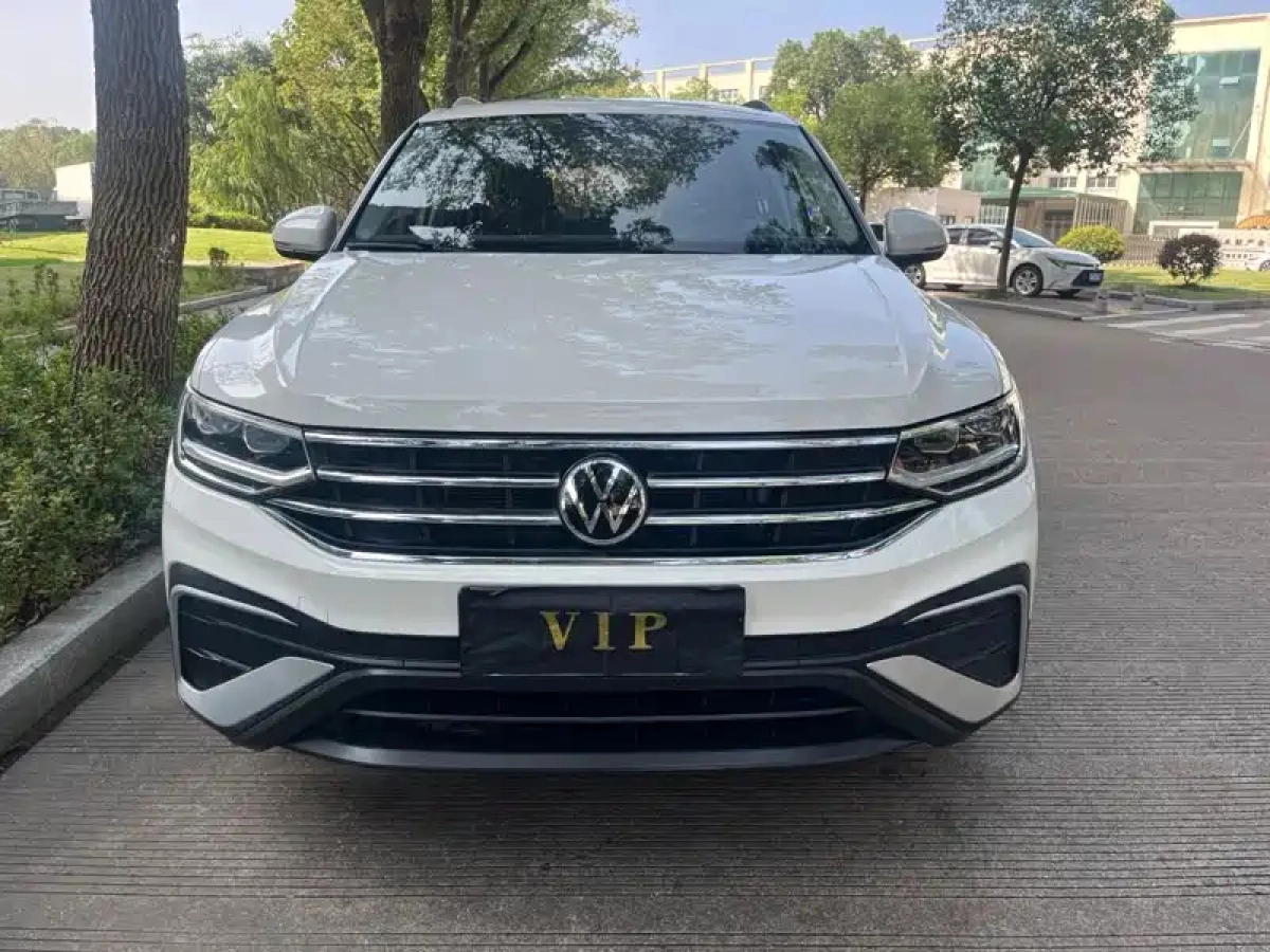 VOLKSWAGEN TIGUAN L