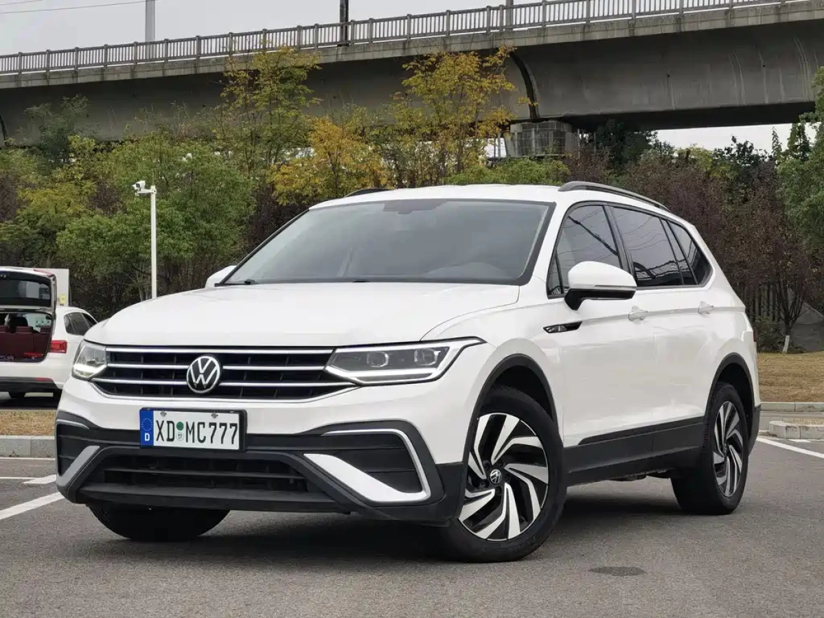 VOLKSWAGEN TIGUAN L