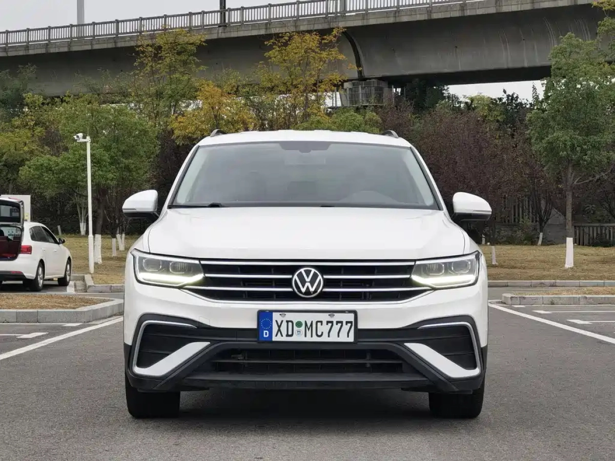 VOLKSWAGEN TIGUAN L