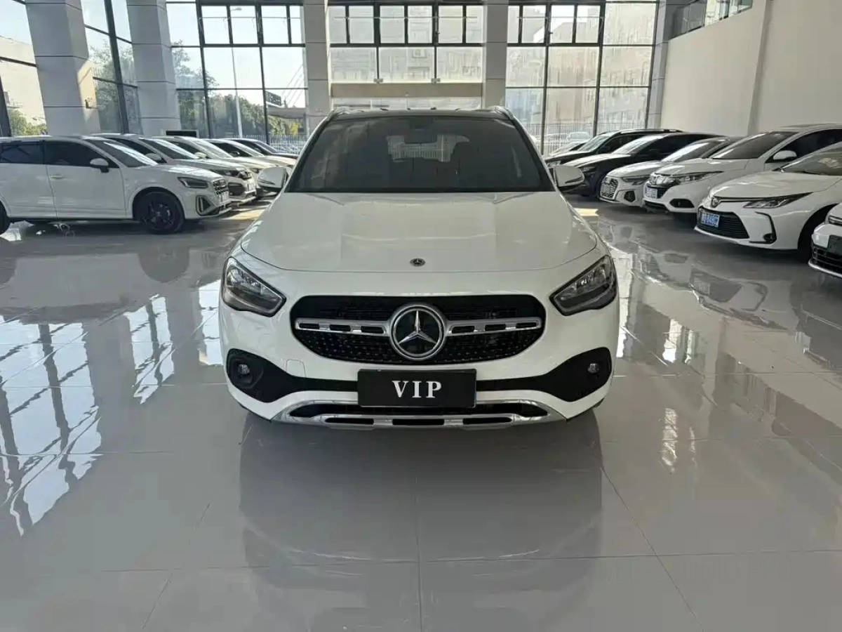 MERCEDES BENZ GLA