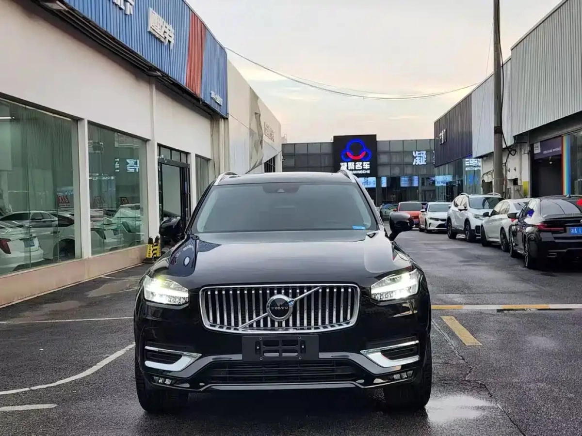 VOLVO XC90