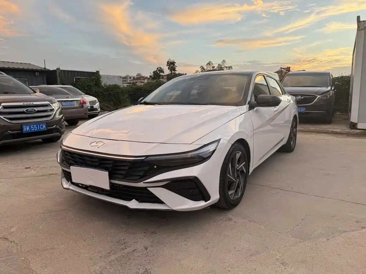 HYUNDAI ELANTRA  2024