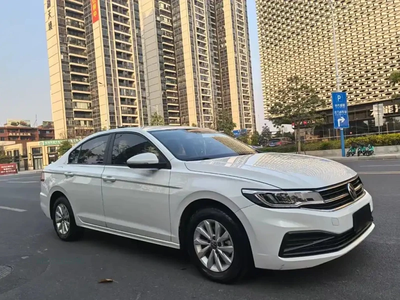 VOLKSWAGEN BORA