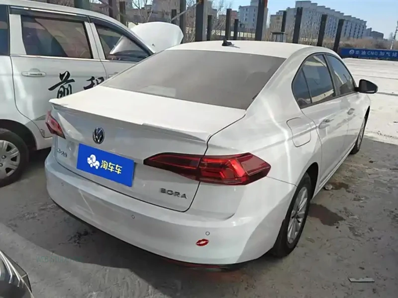 VOLKSWAGEN BORA