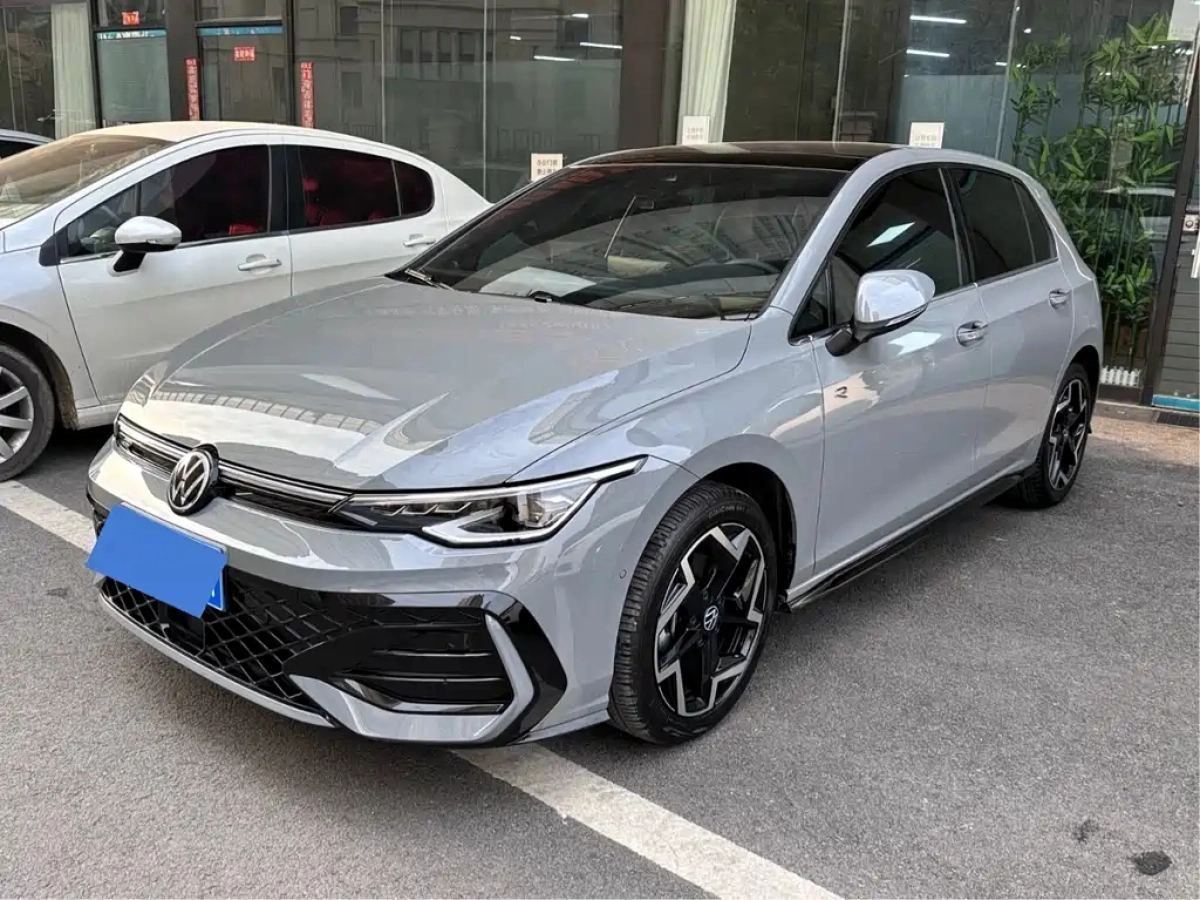 VOLKSWAGEN GOLF  2025