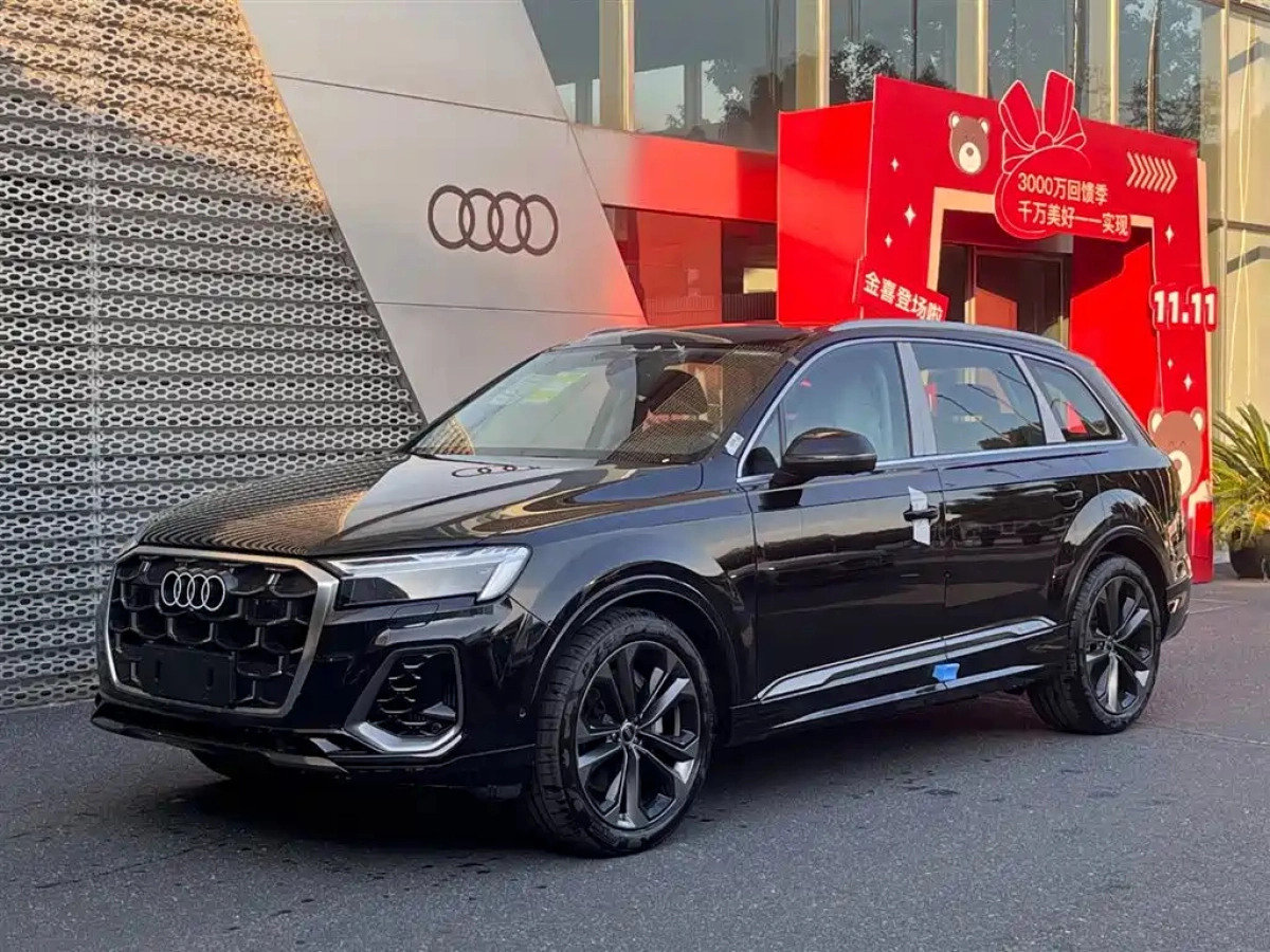 AUDI Q7  2025