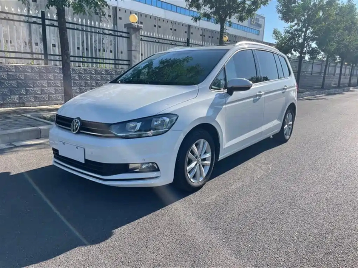 VOLKSWAGEN TOURAN