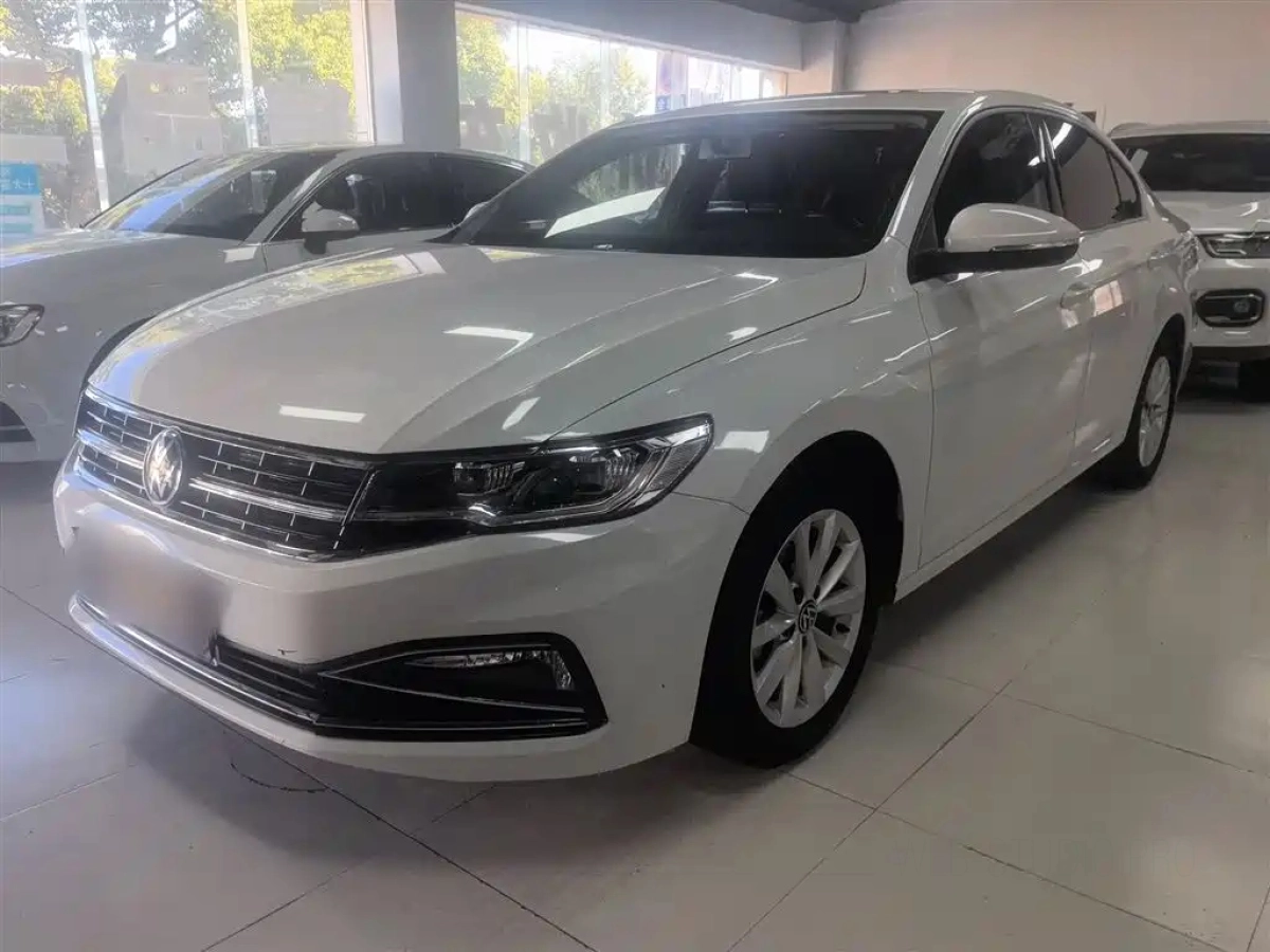 VOLKSWAGEN BORA  2022