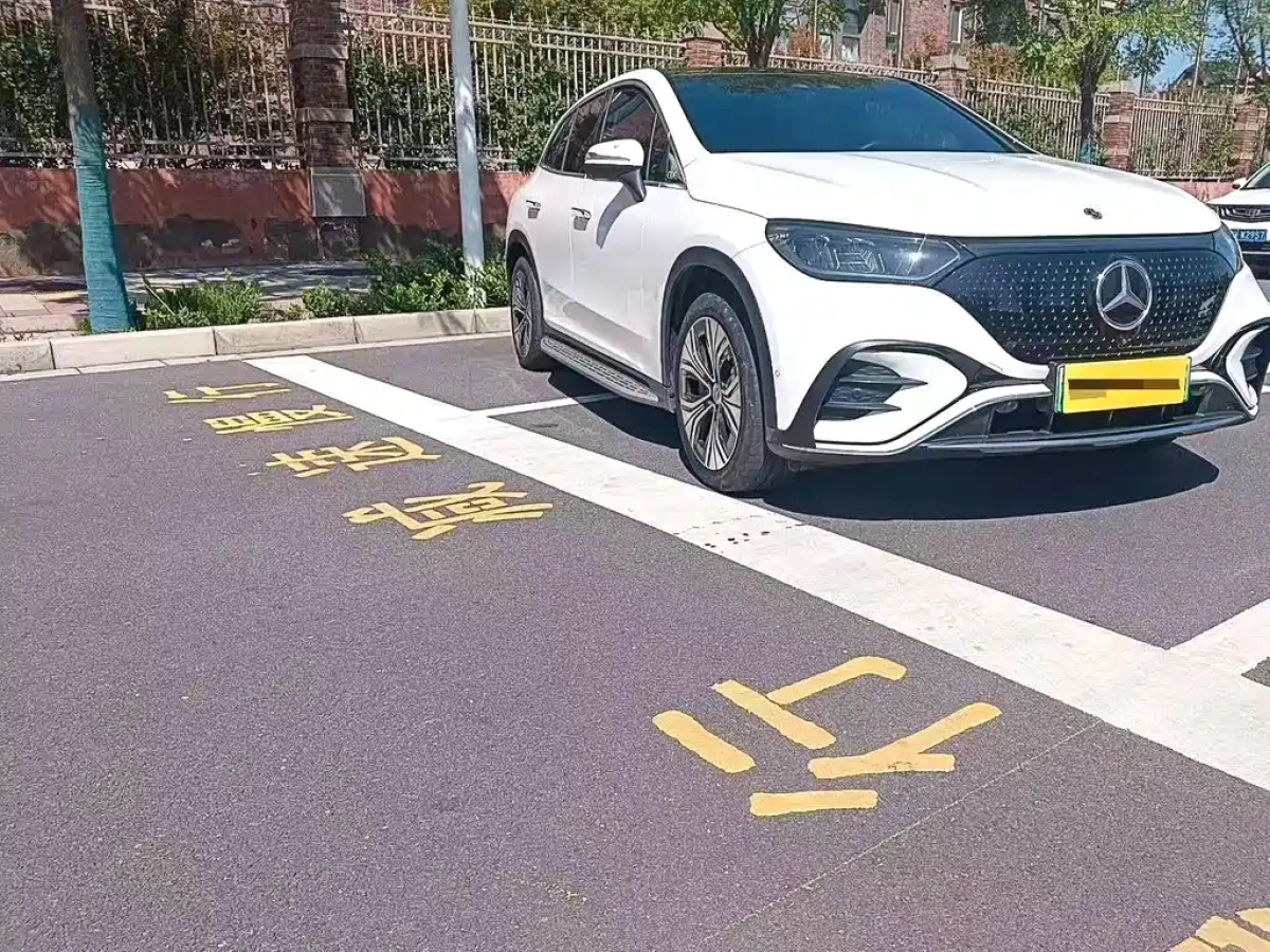 MERCEDES BENZ EQE SUV