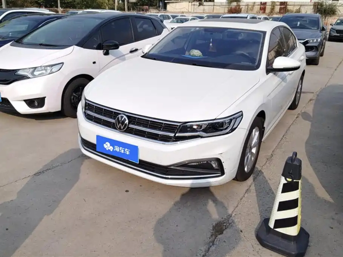 VOLKSWAGEN BORA  2022