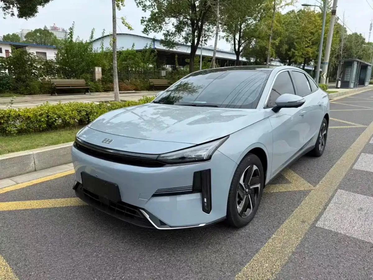 GEELY GALAXY GALAXY L6  2024