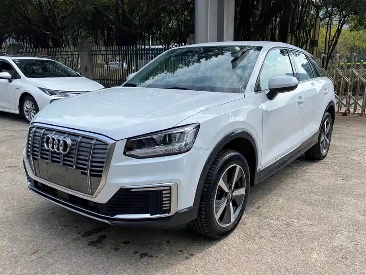 AUDI Q2L E-TRON