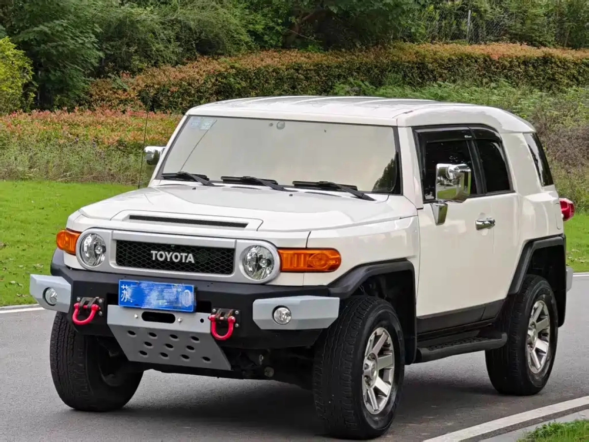 TOYOTA FJ CRUISER