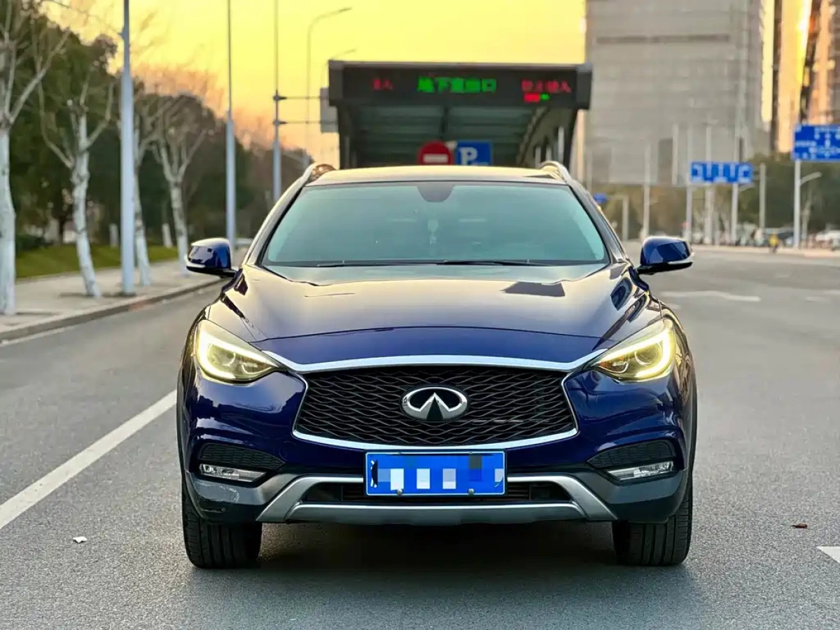 INFINITI QX30