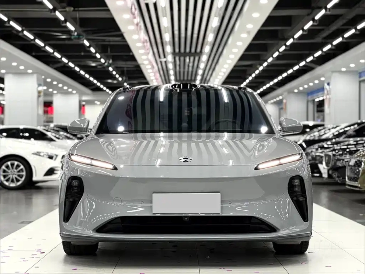 NIO ET5