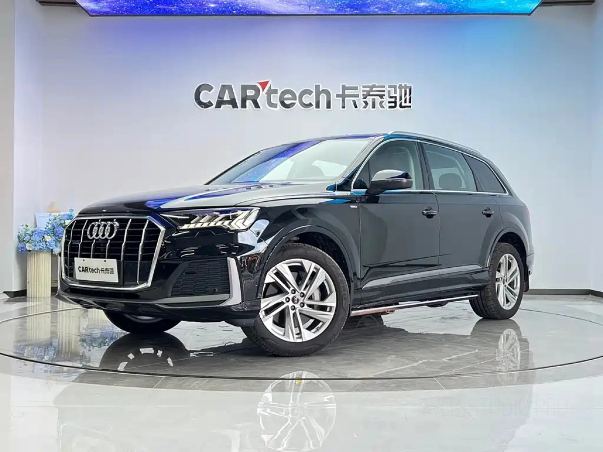 AUDI Q7  2024