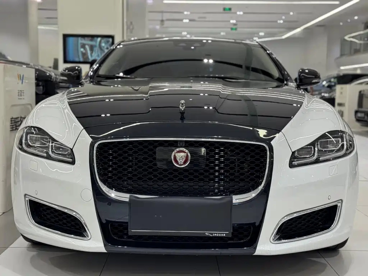 JAGUAR XJ