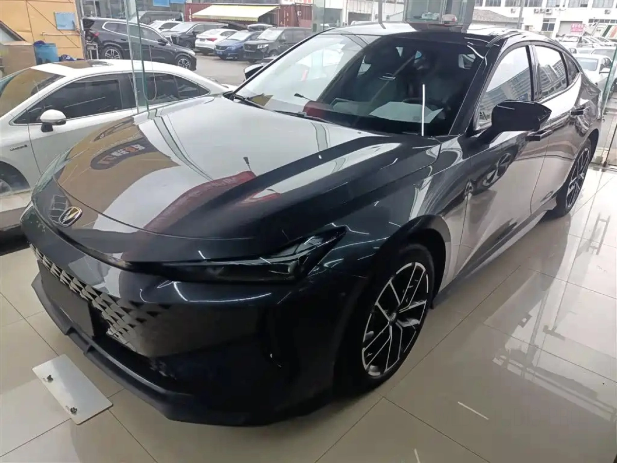 CHANGAN UNI-V SMART IDD  2024