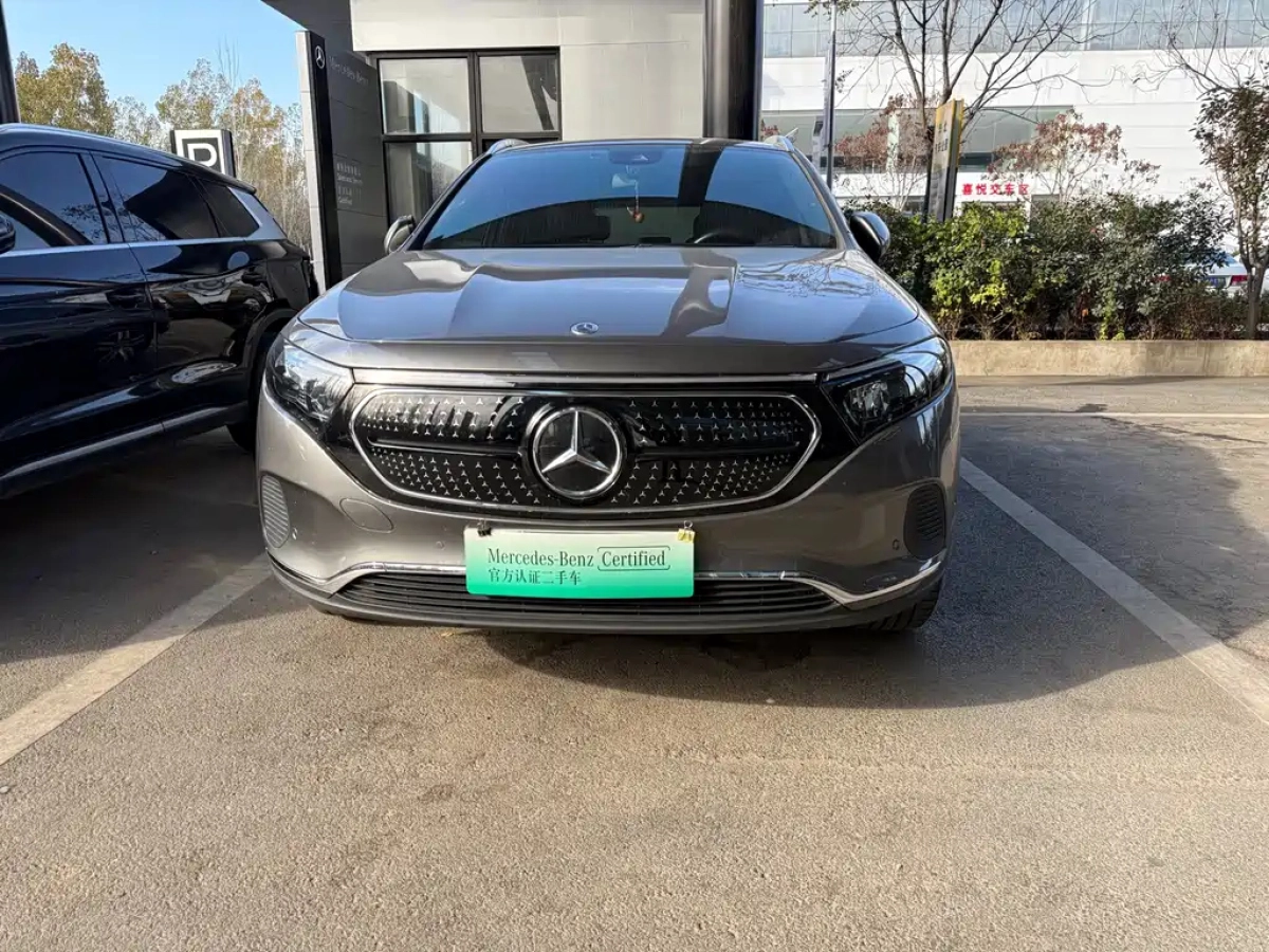 MERCEDES BENZ EQA