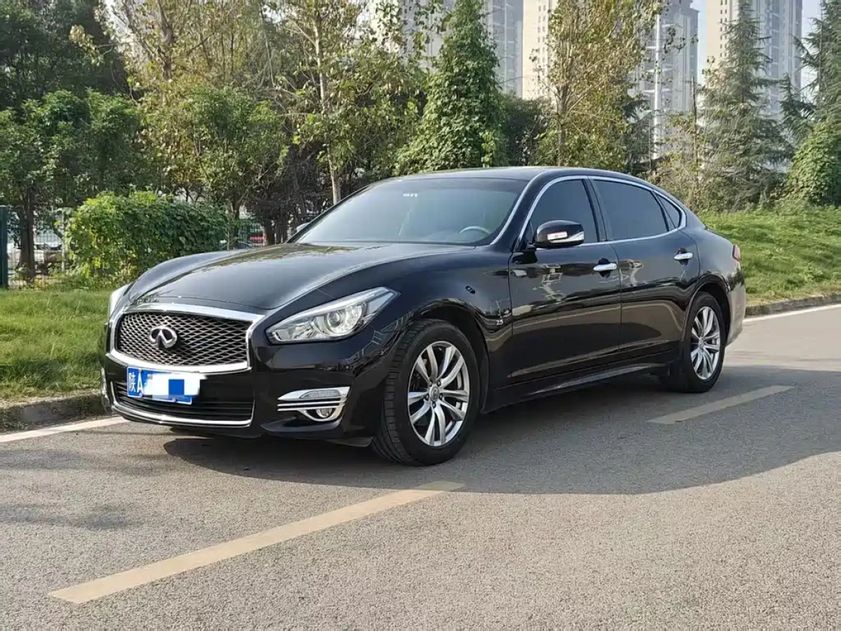 INFINITI Q70
