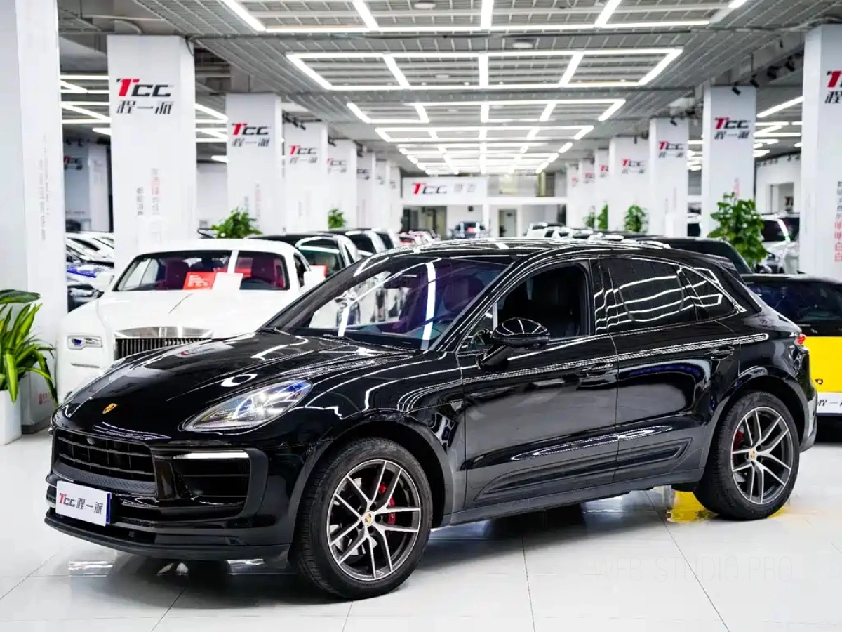 PORSCHE MACAN