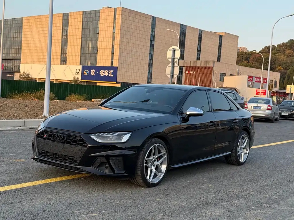 AUDI S4