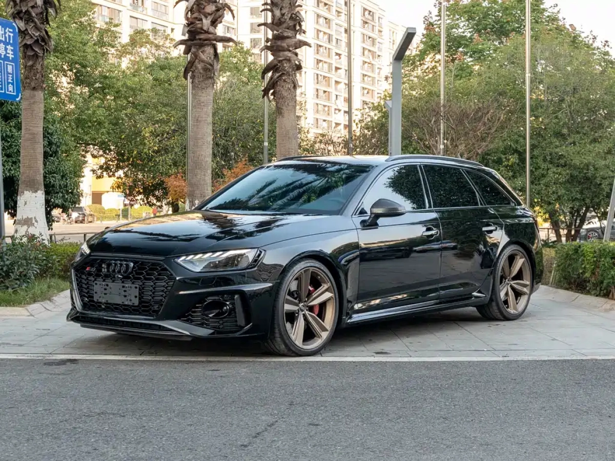 AUDI RS 4