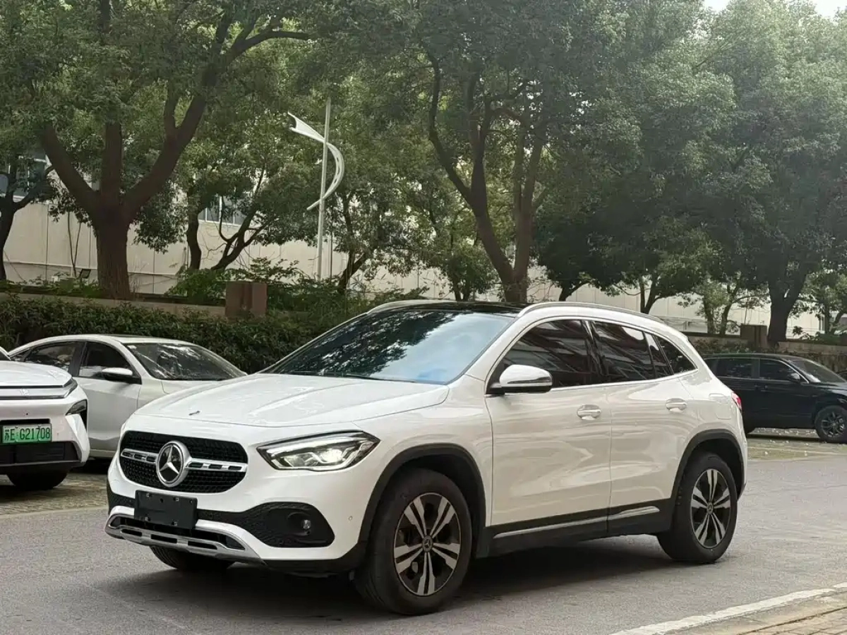MERCEDES BENZ GLA  2021