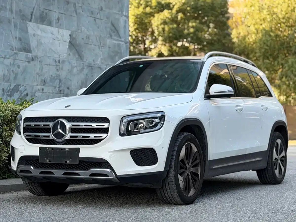 MERCEDES BENZ GLB