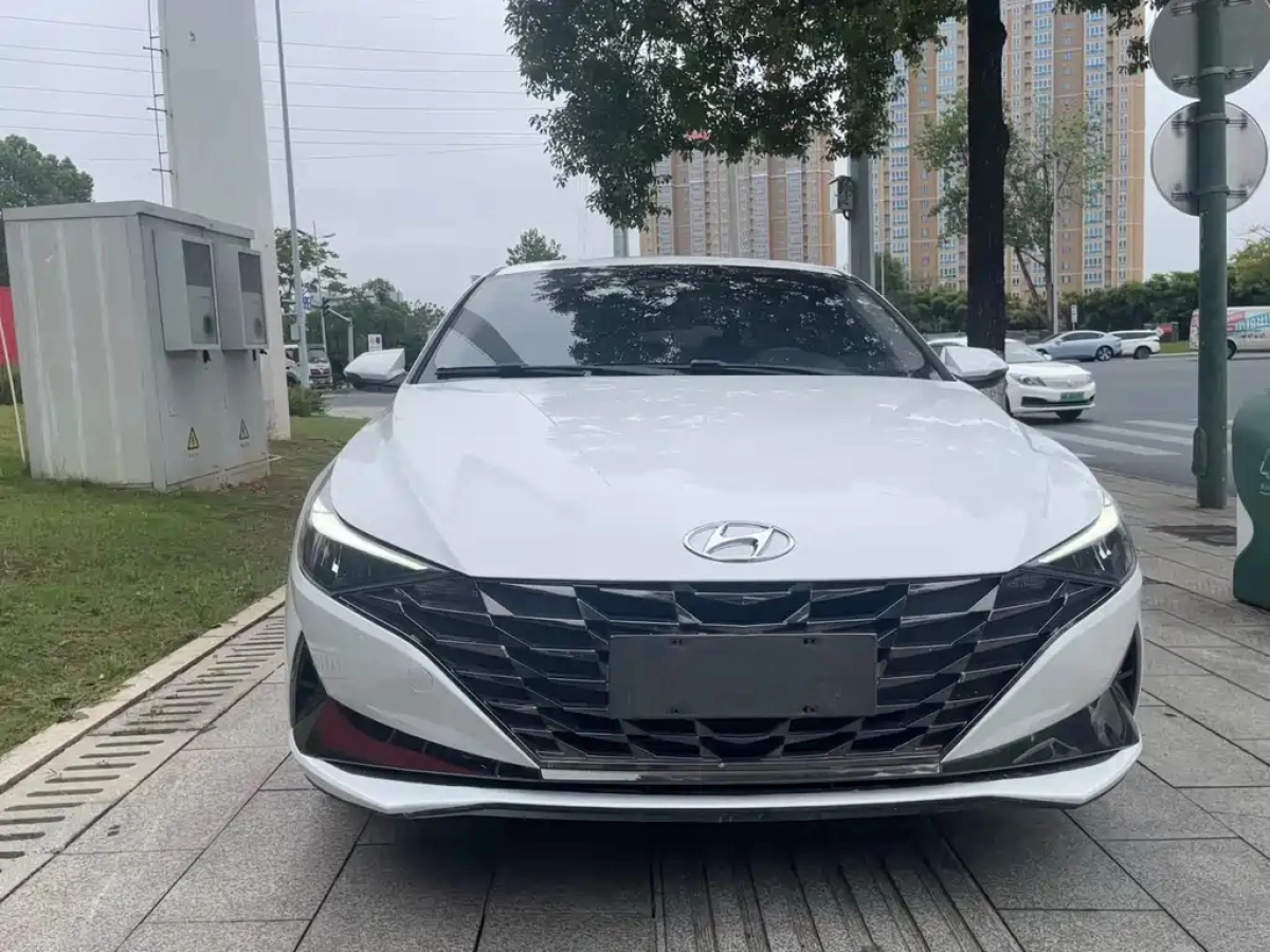 HYUNDAI ELANTRA
