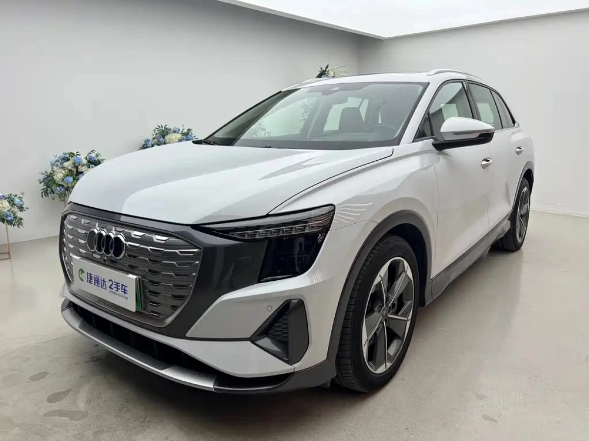 AUDI Q5 E-TRON  2024