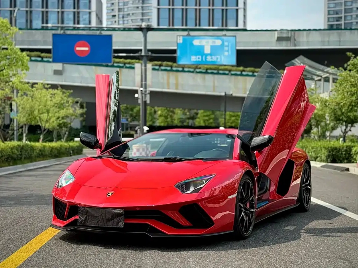LAMBORGHINI AVENTADOR  2019