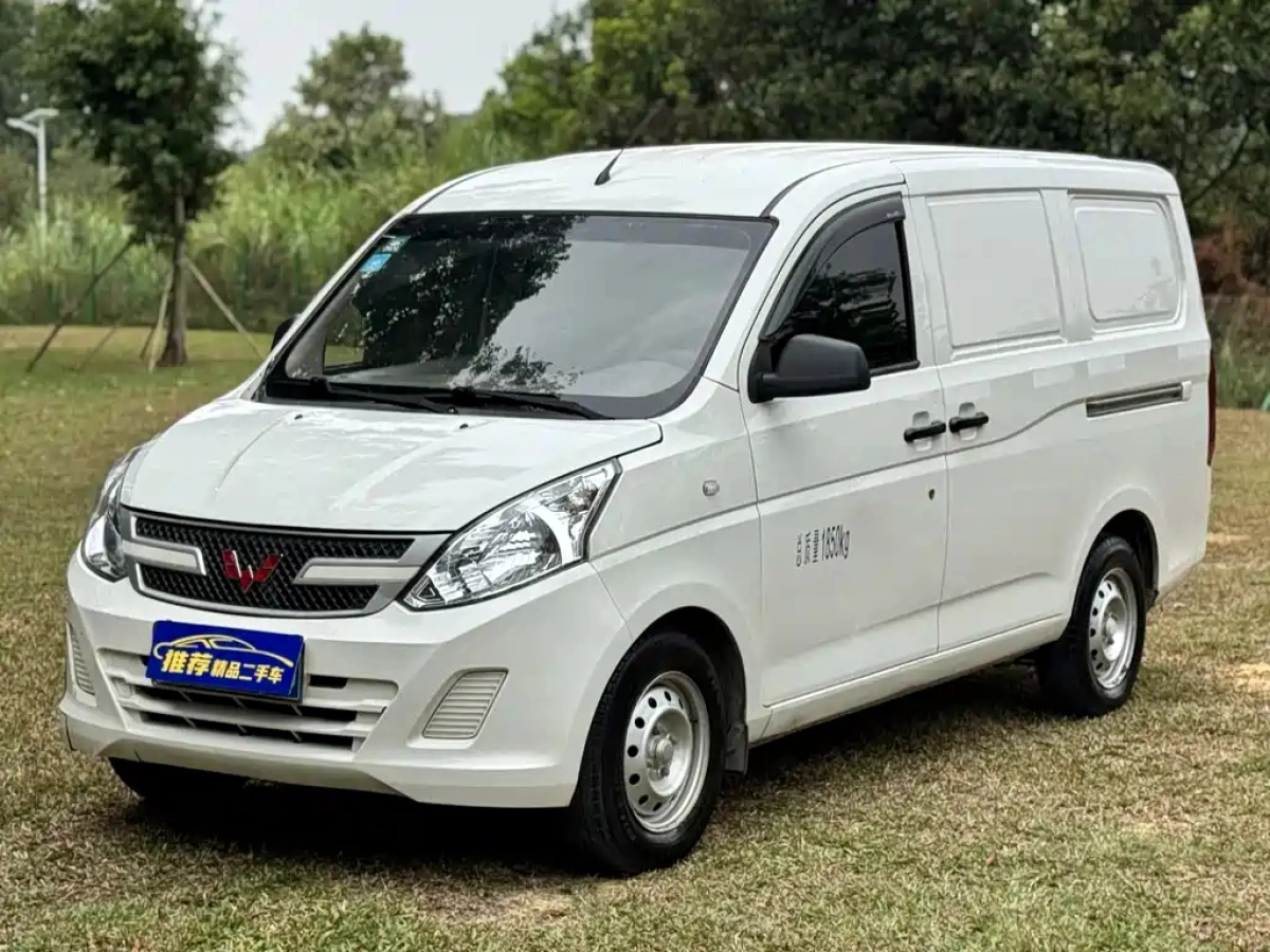 SGMW WULING RONGGUANG V  2019