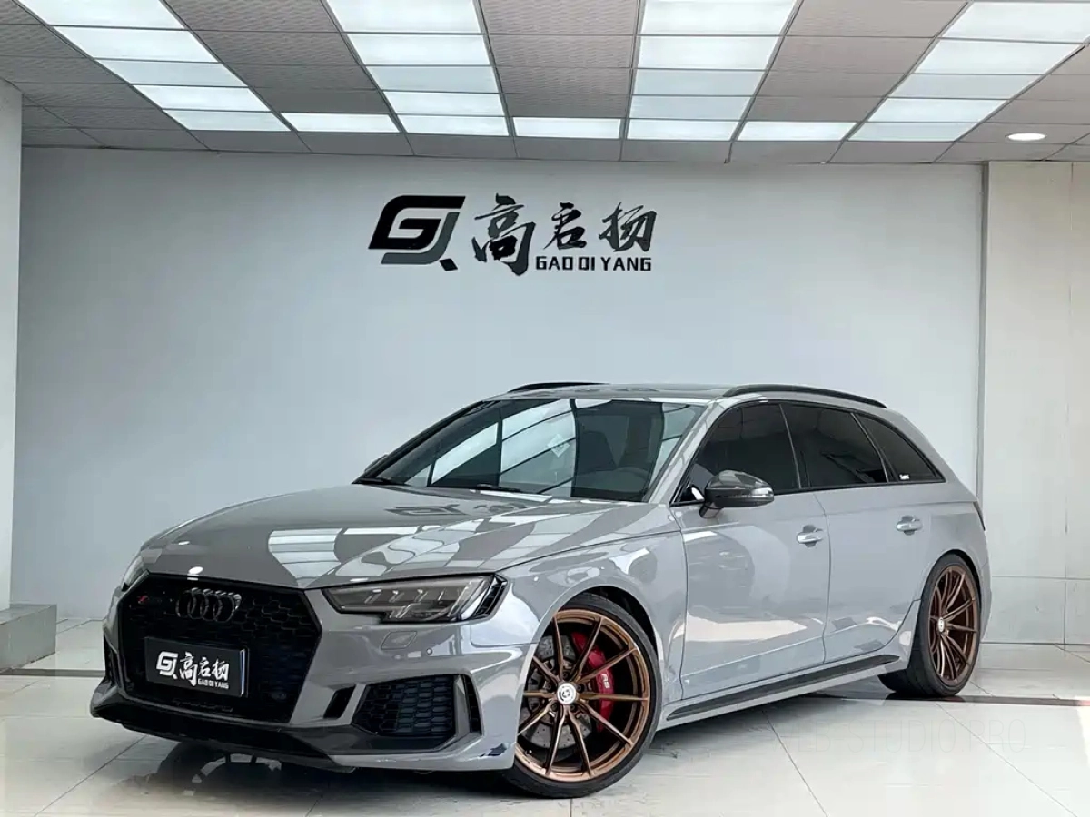 AUDI RS 4
