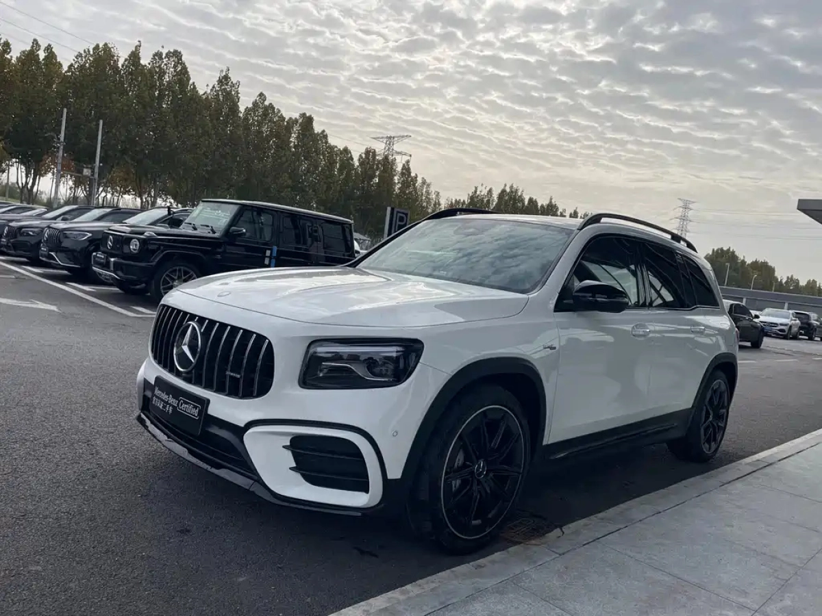 MERCEDES BENZ GLB AMG  2025